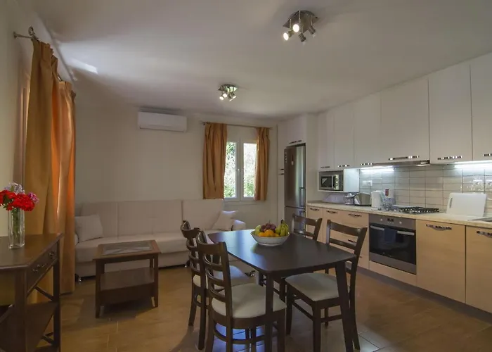 Yannis Nest Apartamento Lákka